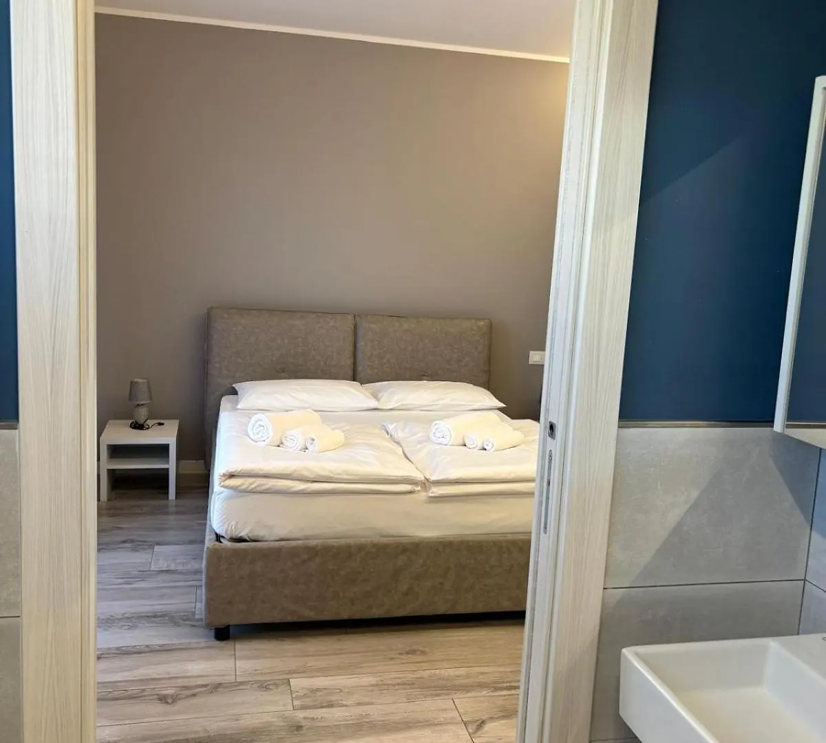 Ile Appartment Πεσκιέρα ντελ Γκάρντα 0*,